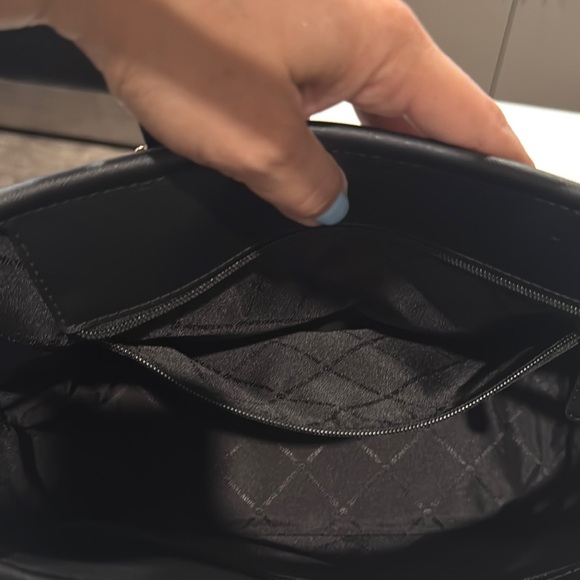 New Michael Kors Medium Jet Set Carryall Tote (Black Signature) never used - Picture 9 of 10